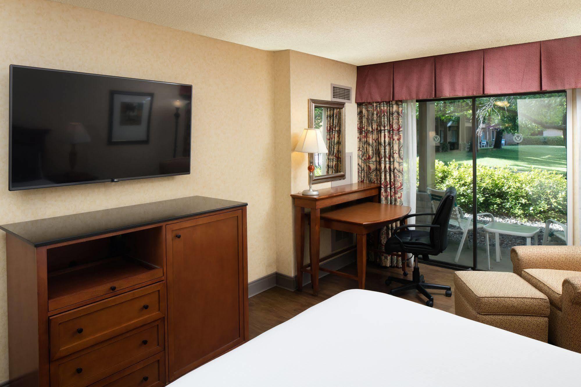 Red Lion Hotel Redding Extérieur photo