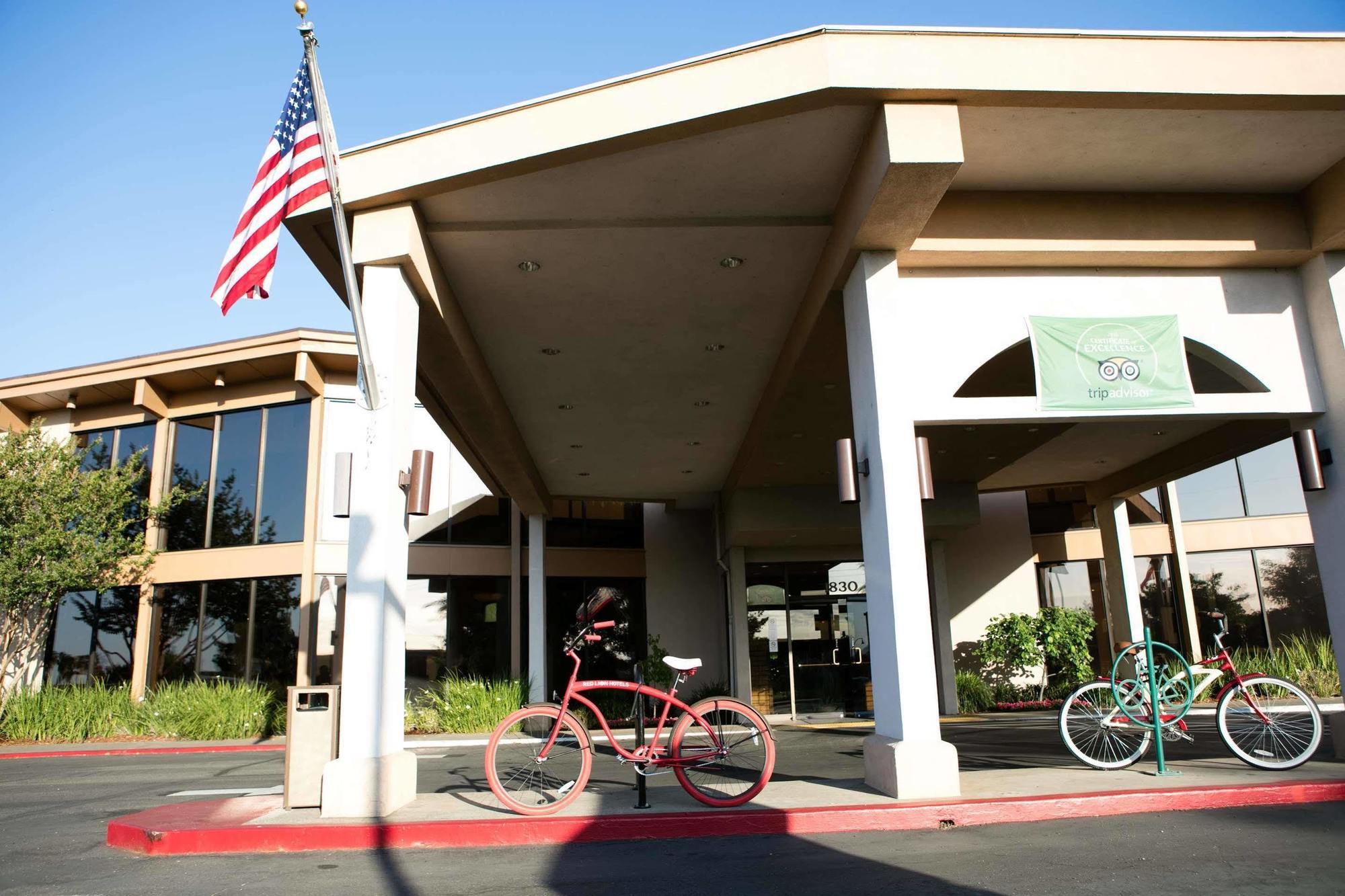 Red Lion Hotel Redding Extérieur photo