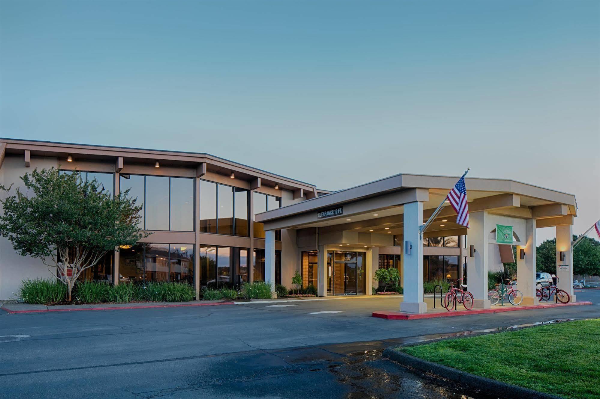 Red Lion Hotel Redding Extérieur photo