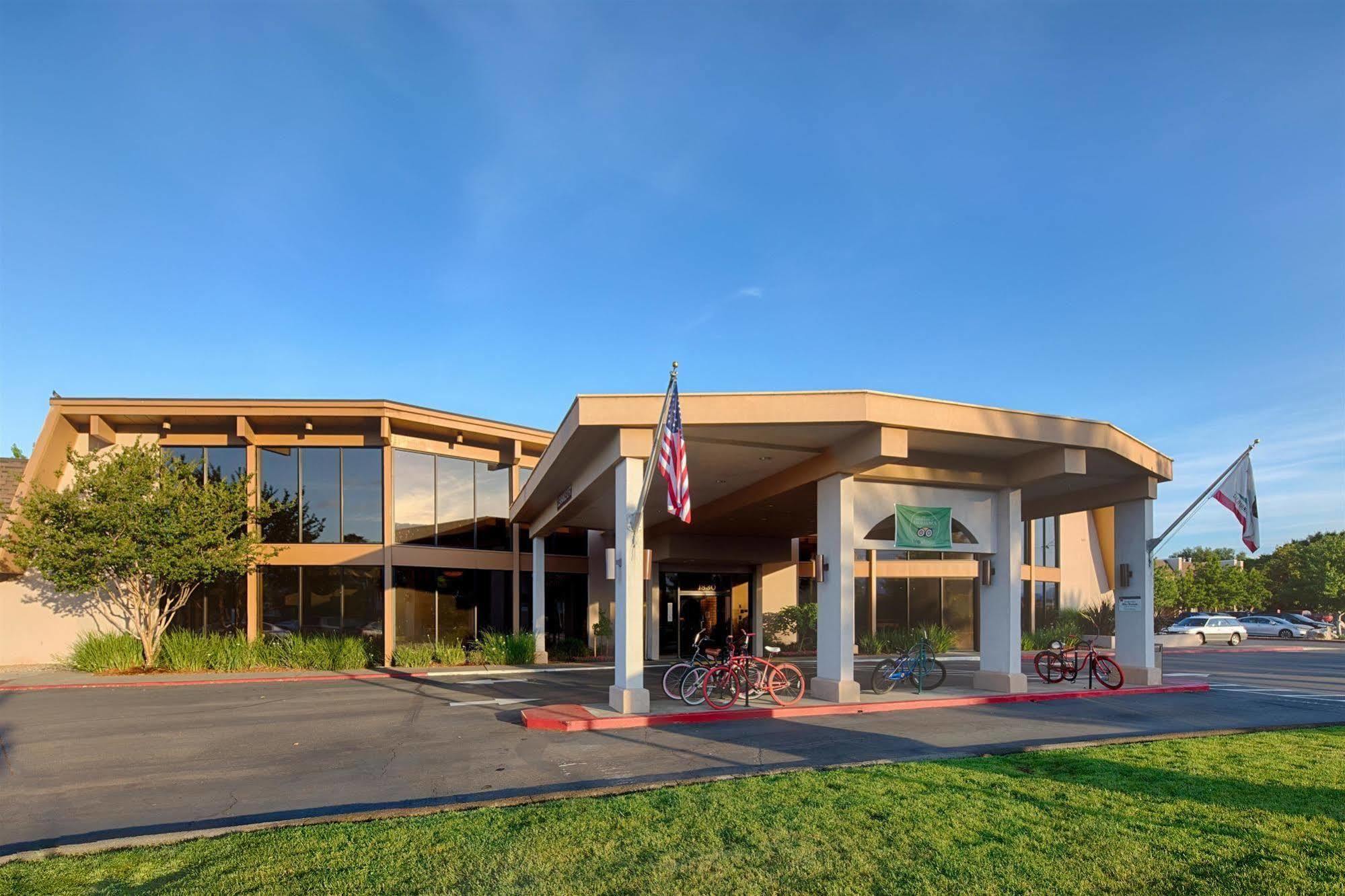 Red Lion Hotel Redding Extérieur photo