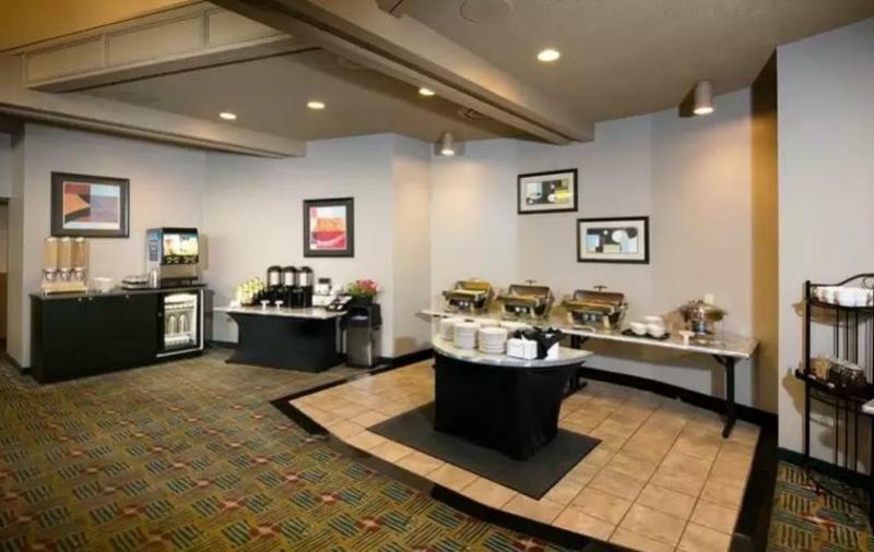 Red Lion Hotel Redding Extérieur photo