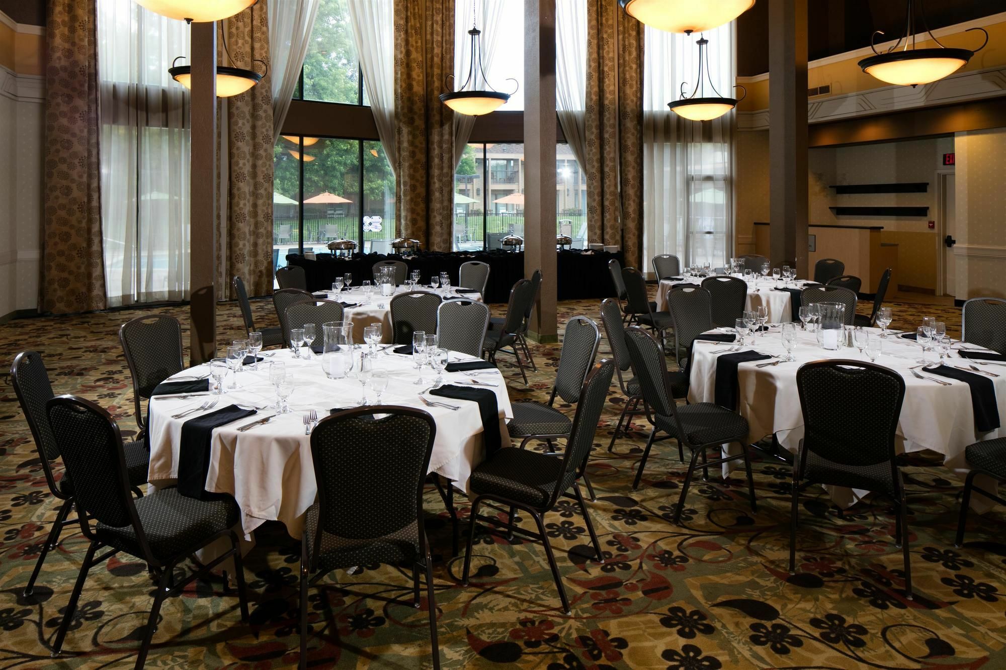 Red Lion Hotel Redding Extérieur photo