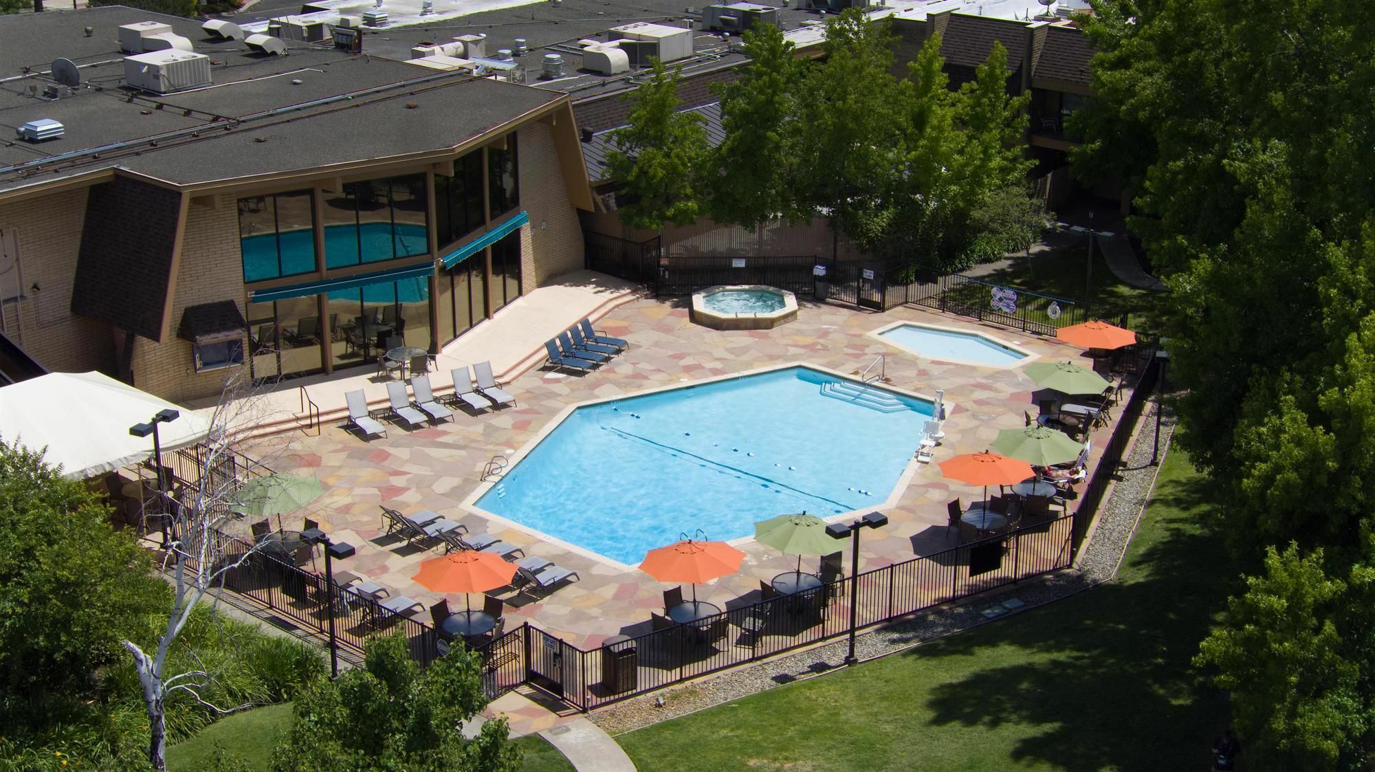 Red Lion Hotel Redding Extérieur photo